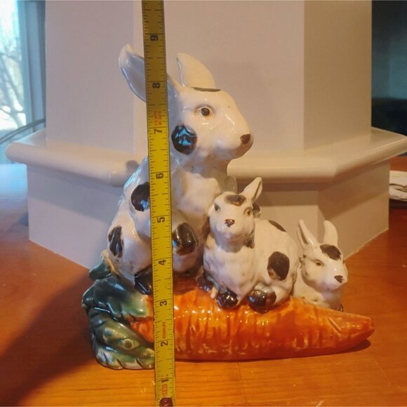Large Vtg Majolica Pottery Easter Bunny Rabbits on a Carrot 9" x 9" - Picture 7 of 10